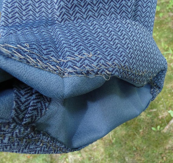 70s 80s men's trousers, blue patterned, no label,… - image 6