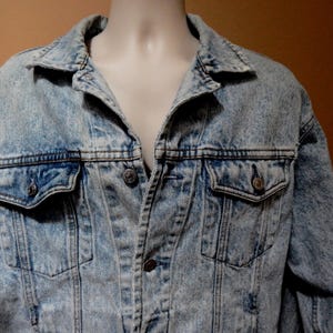 Late 80s - Early 90s men&#39;s denim jacket, light wash, jean jacket, trucker jacket, worn