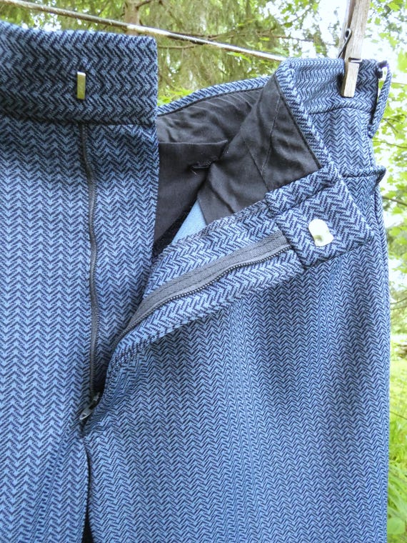 70s 80s men's trousers, blue patterned, no label,… - image 8