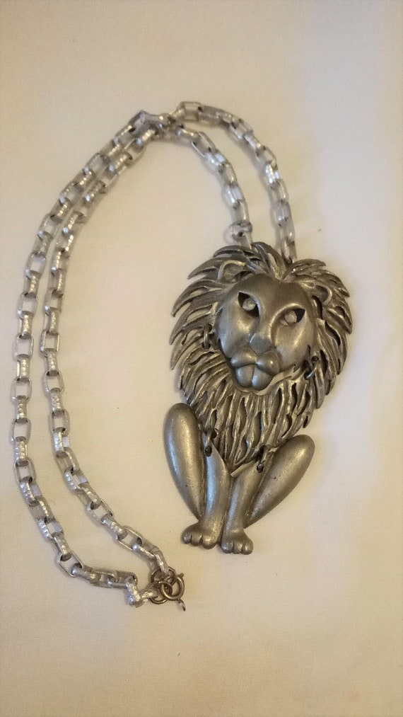 Lion Pendant Necklace Silver Plated Chain 20 Inche