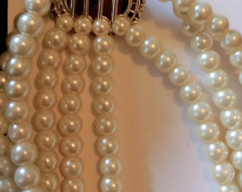 ダイアナ妃をモチーフにしたパールチョーカー：サファイアクリスタル