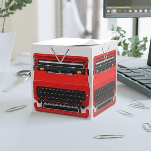 Cubo per appunti/memo da scrivania Olivetti Valentine, design retrò con macchina da scrivere.