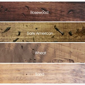Puede incluir: Cuatro muestras de tinte para madera, etiquetadas como "Rosewood", "Early American", "Wheat" y "Sand".