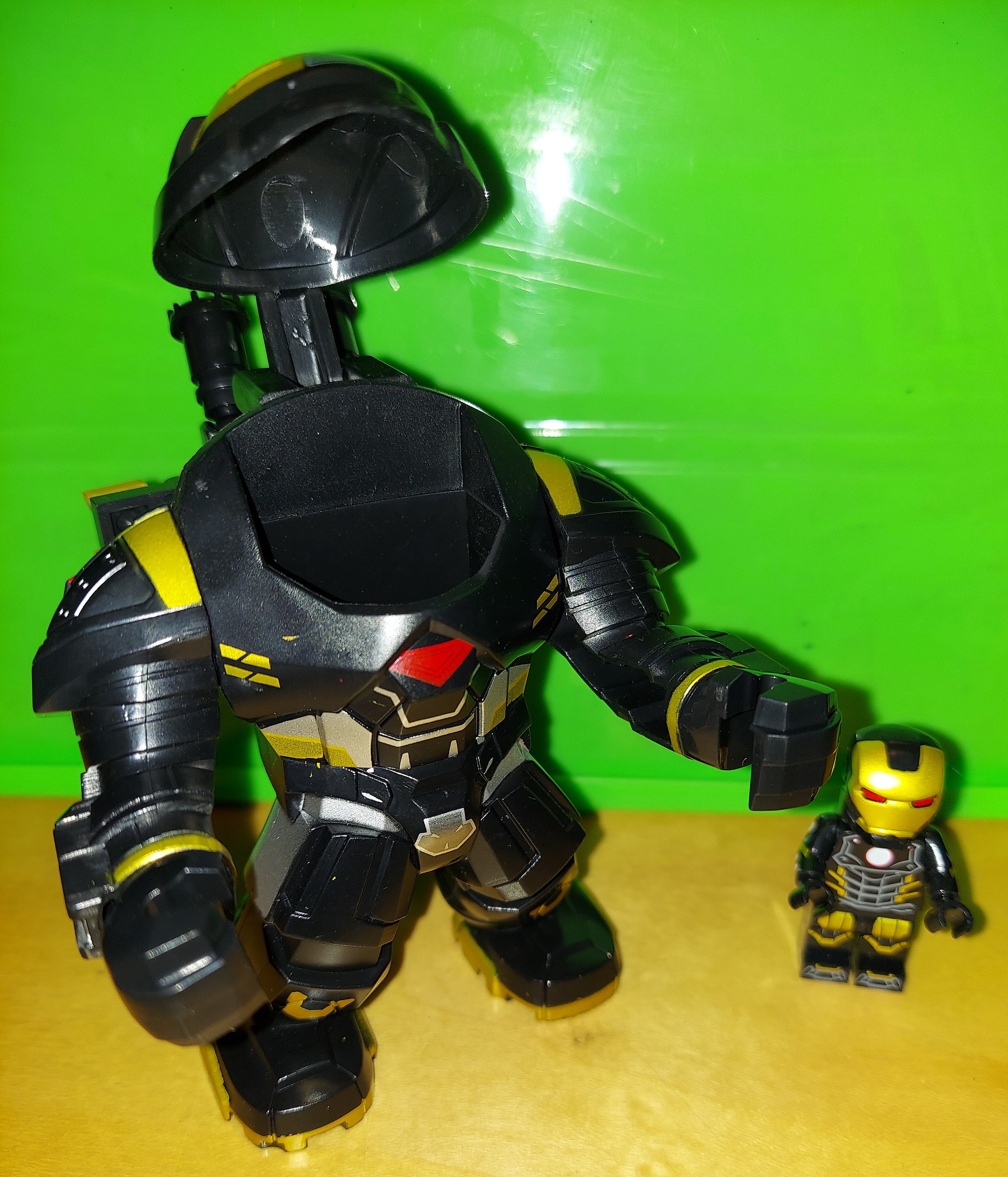 Lego war sales machine hulkbuster
