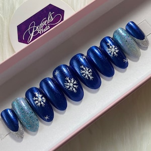 READY to SHIP | Metallic, Glitters, Snow flakes | Christmas nails | | Size Medium | #3 Oval | Regular polish | Jewels Nails