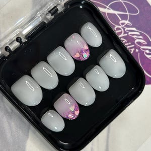 On Cloud 9 || Hård gelöverlägg || Press on naglar || återanvändbara || press ons || lösnaglar || hård gel || Jewels Nails