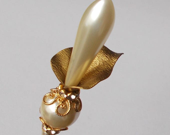 Hatpin - Vintage Cream Faux Pearl Calla Lily Hatpin - Gold Tone Accent - 6.5 inches - 1mm Diameter Steel Pin