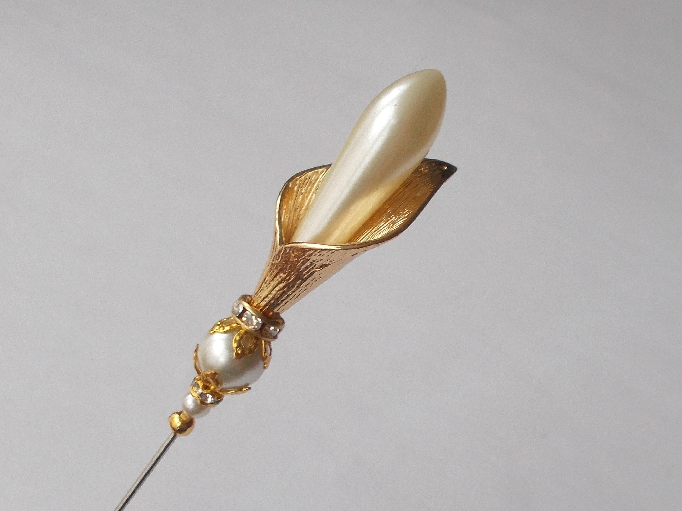 Classic Vintage Cream Faux Pearl & Gold Coloured Finding 5.5 inch
