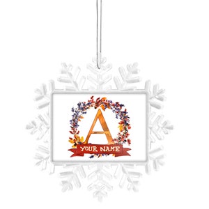 Adorno personalizado Nombre personalizado Hermosa corona de otoño con nombre rojo Banner Monograma Letra Copo de nieve