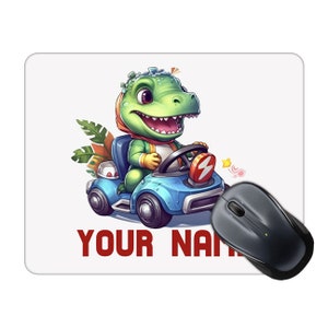 Gepersonaliseerde muismat Aangepaste naam Dinosaurus Go Cart Vierkant