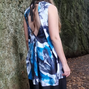 Blue-black-white dress with black details, sleeveless, bare back imagem 9