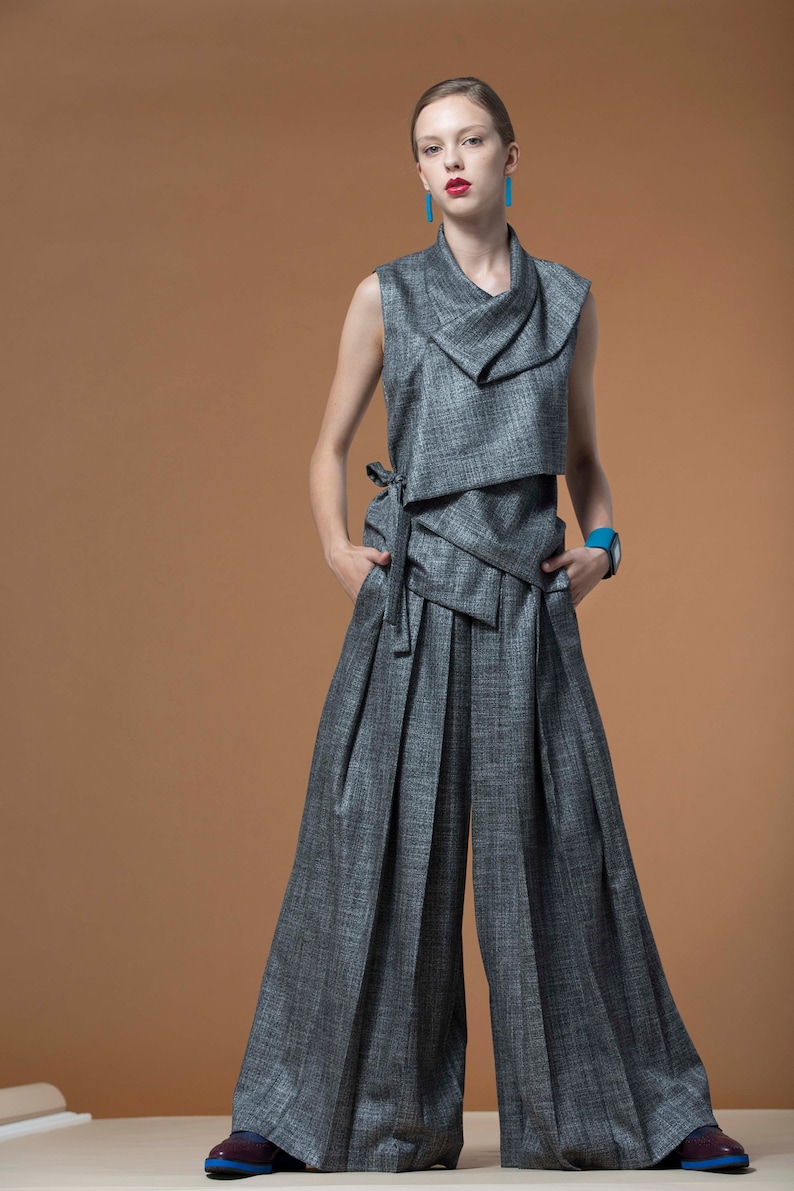 Dark grey vest, draped front and collar image 2