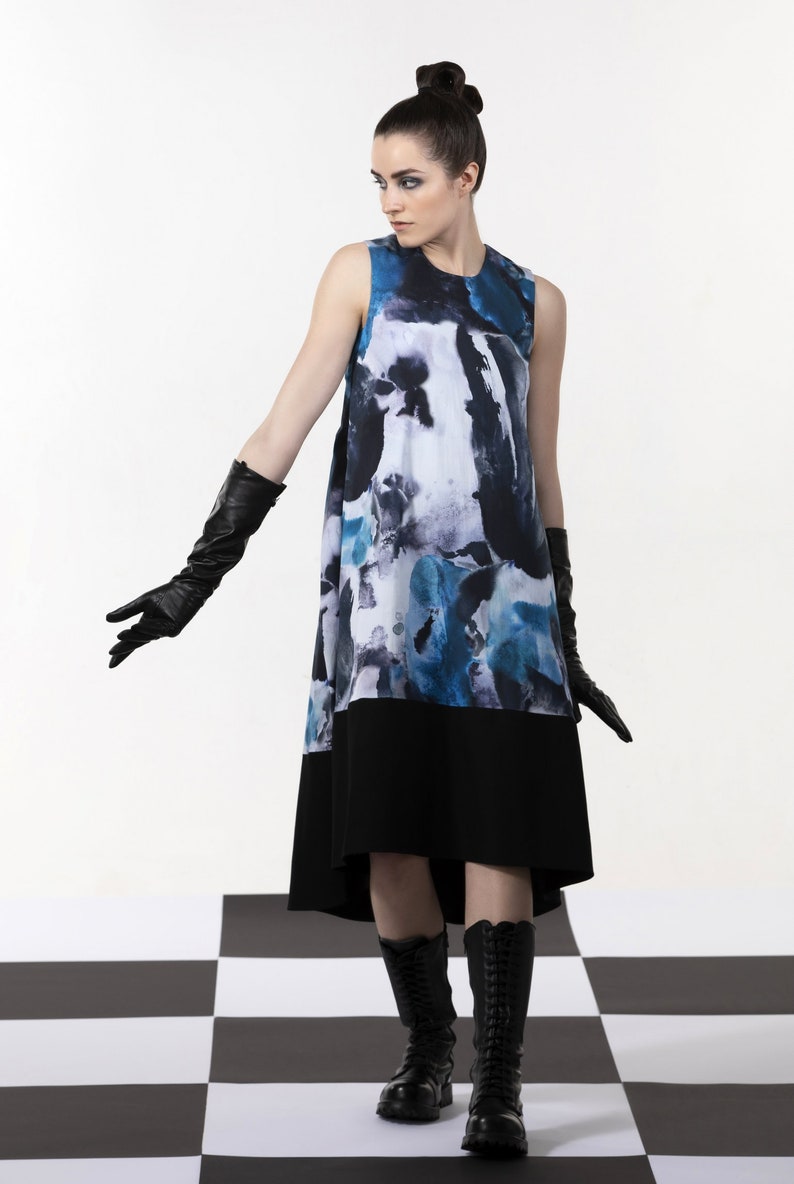 Blue-black-white dress with black details, sleeveless, bare back imagem 3