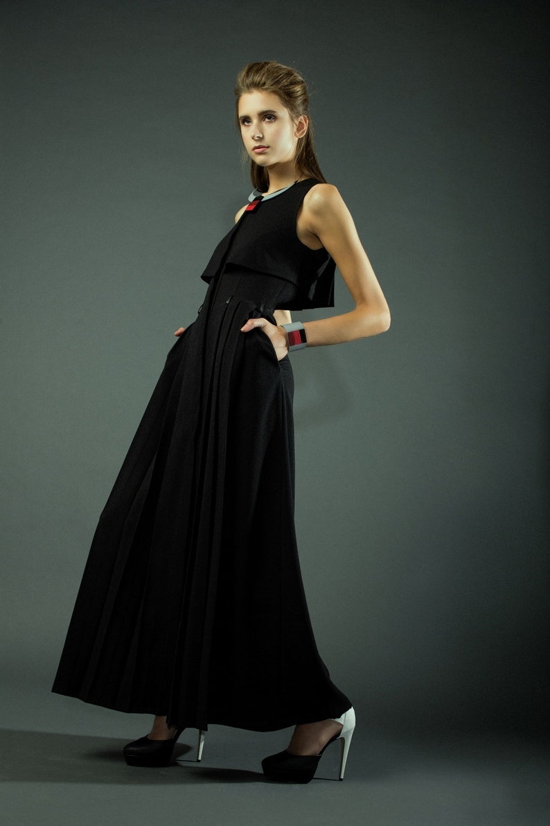 Black maxi dress, pleated back detail, sleeveless image 7