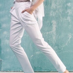 White trousers, pants, folded front side, pockets, image 9