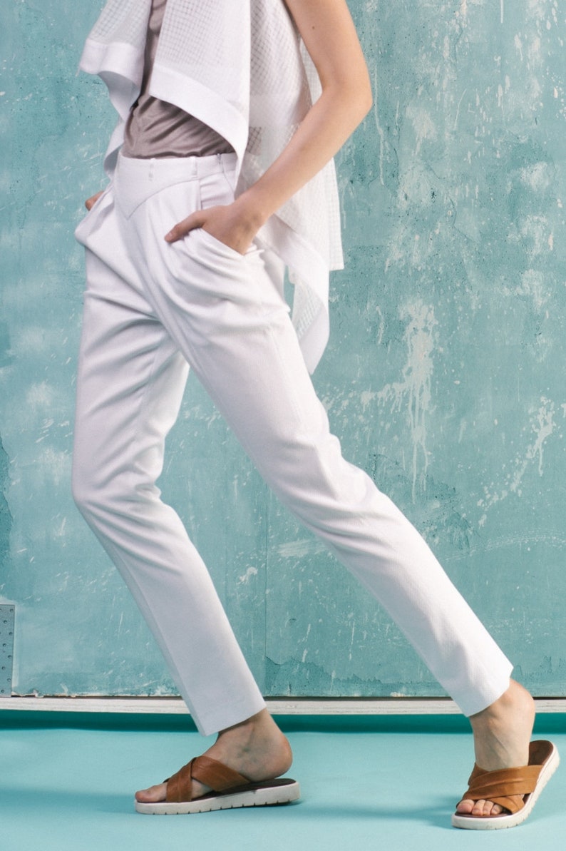 White trousers, pants, folded front side, pockets, image 9