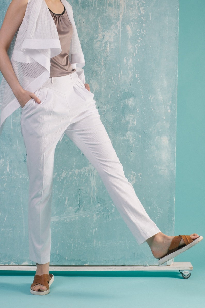 White trousers, pants, folded front side, pockets, image 8