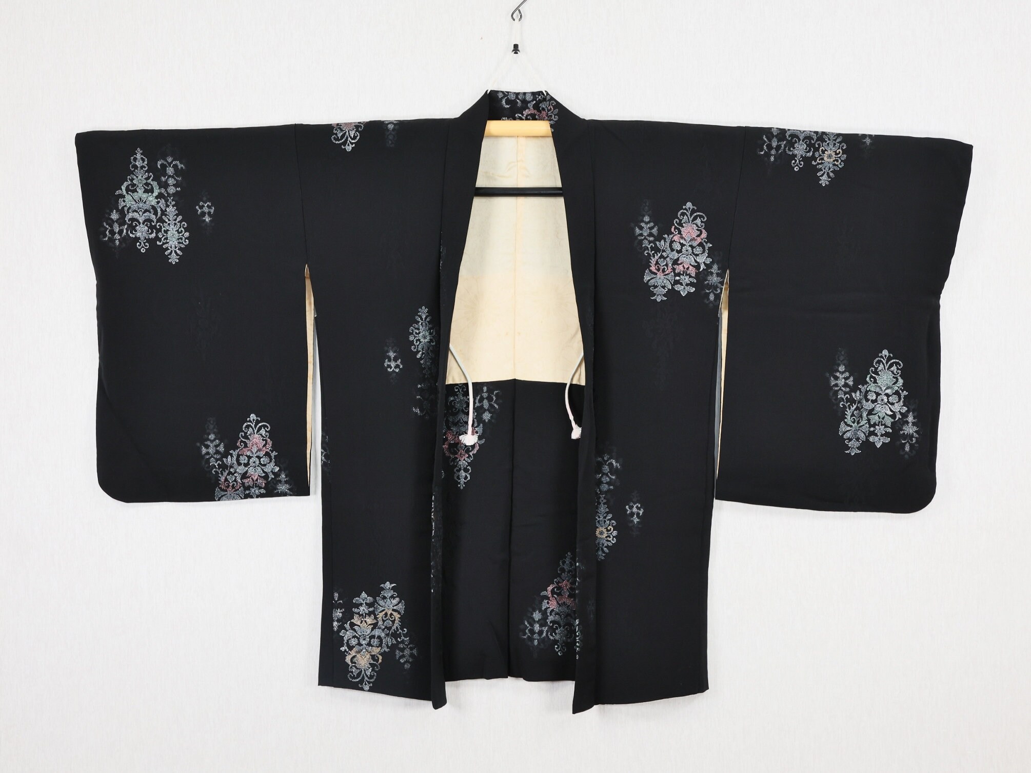 Japanese Vintage Haori Black Kimono 正絹 Kimono Haori, Black Haori, Japanese Haori, Kimono Jacket