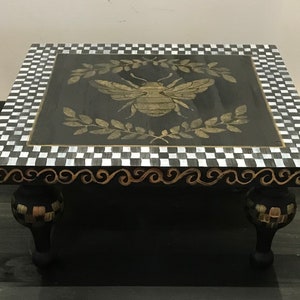 Bee Riser Table Square