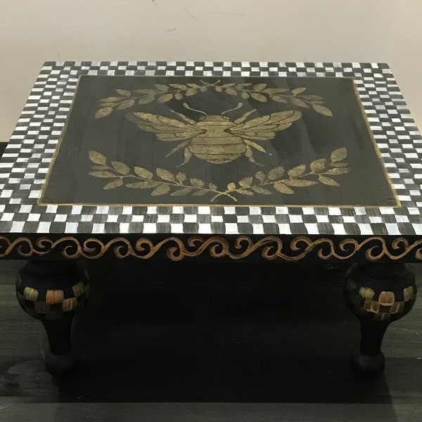 Bee Riser Table Square