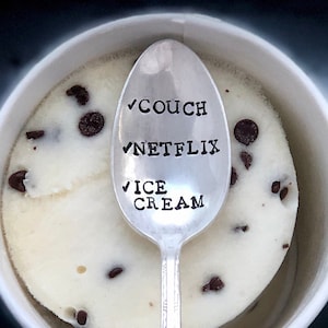 sofá, netflix, helado, netflix, observación compulsiva, cuchara de helado, amantes del helado, regalo para él, regalo de cumpleaños, oitnb,
