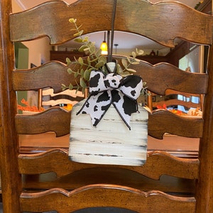Farmhouse tag decor, farmhouse cow tag, chair decoration, table decorations, fall decor, maple leaf, cow head,