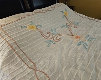 Vintage Floral Chenille Bedspread: White with Taupe Border (76x100 inches)