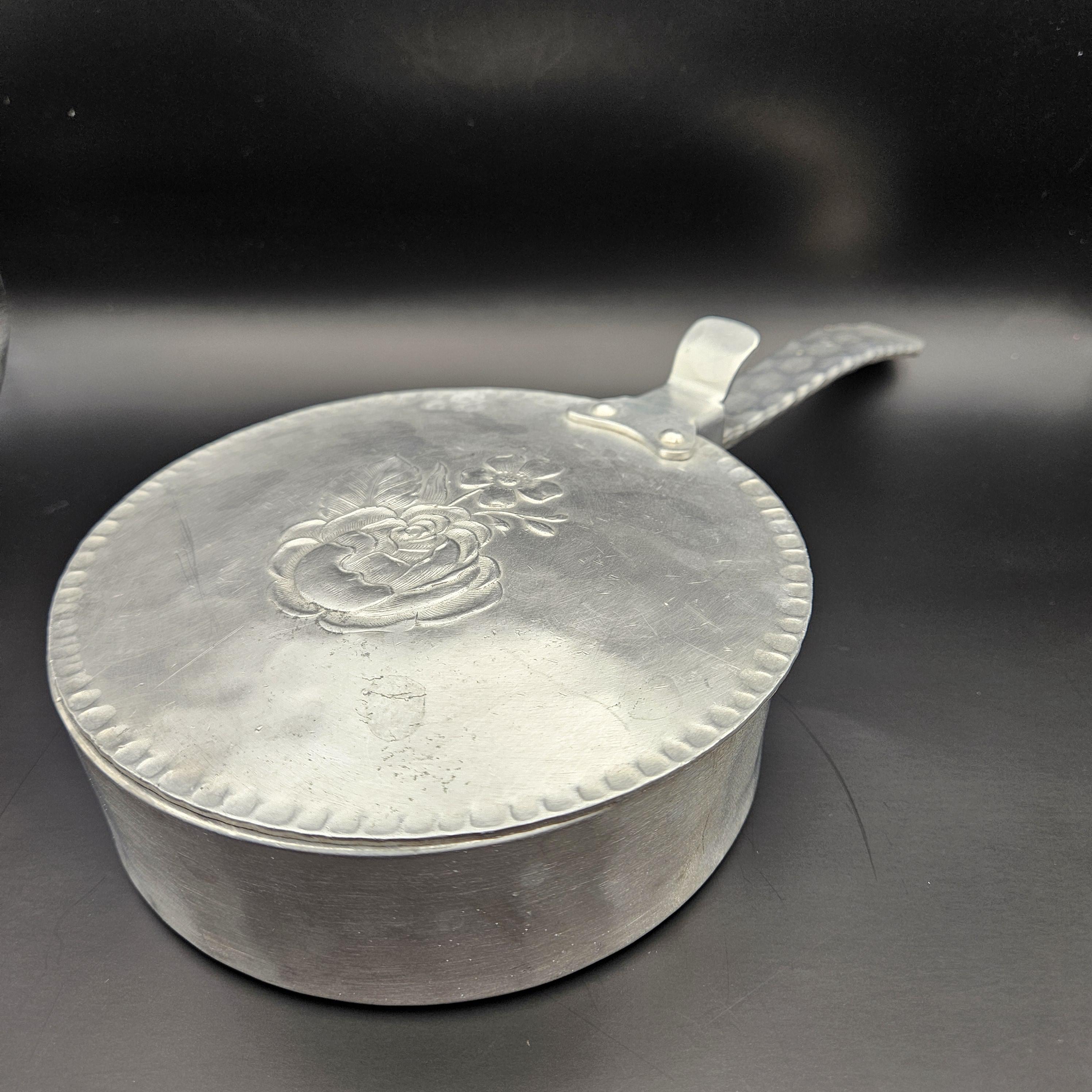 S287 サイレントバトラー クラムキャッチャー シルバープレート アンティーク Everlast Hand-forged Aluminum Silent Butler Crumb Catcher - Etsy