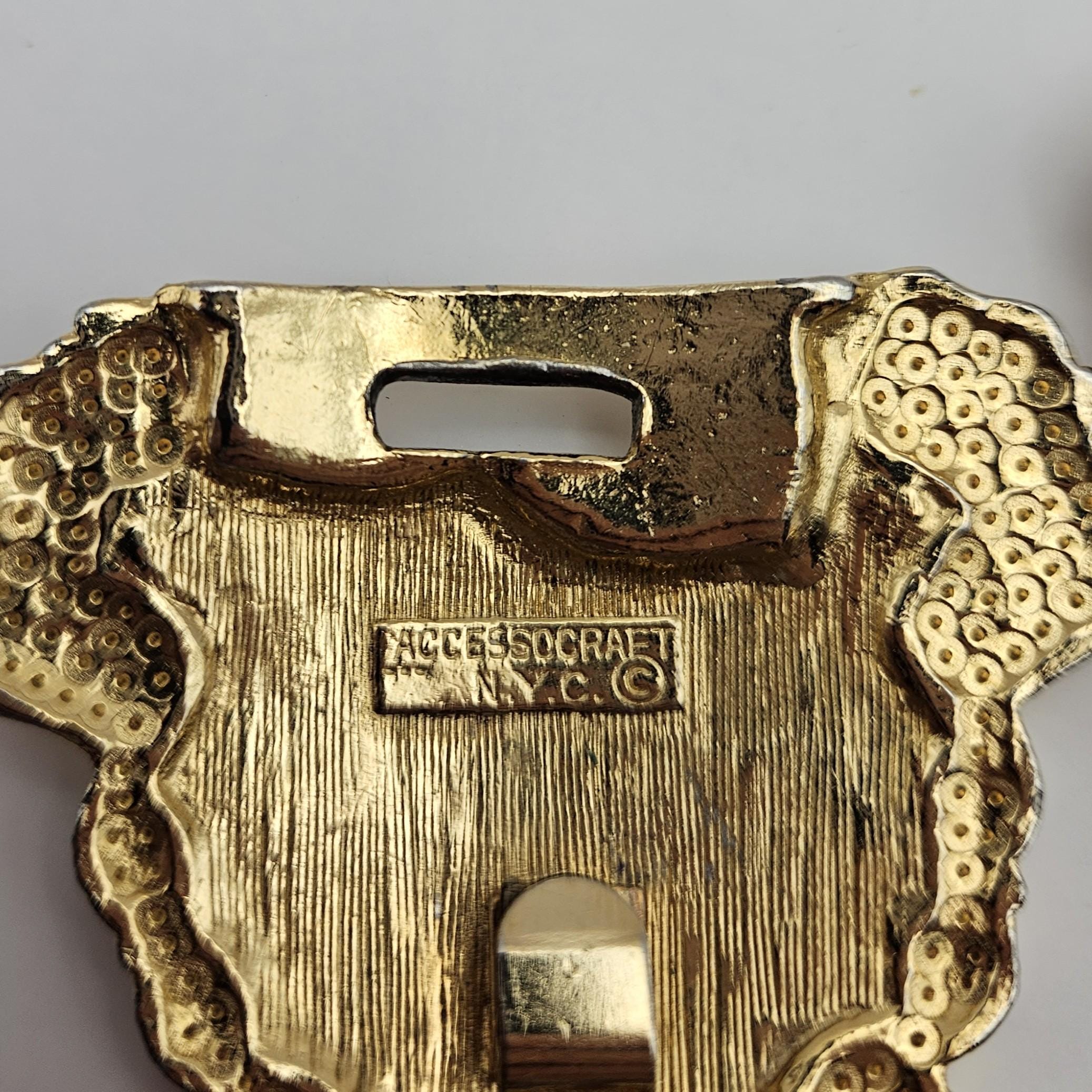VTG. ACCESSOCRAFT WOMENS GOLDTONE ORNATE WIDE BELT BUCKLE 7.75X2.75\