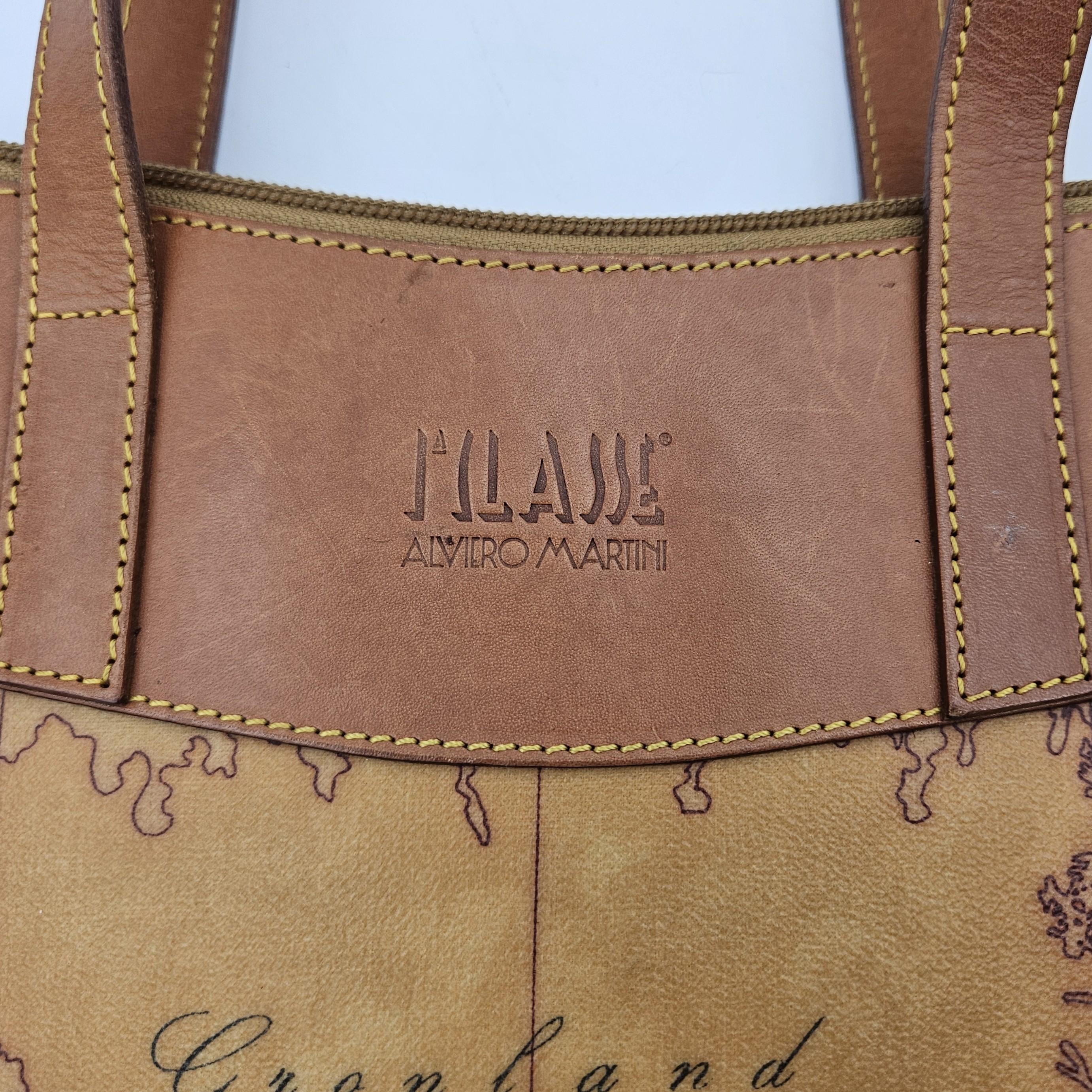 Alviero Martini 1A Classe (prima Classe) Geo Shoulder Bag - Coated 