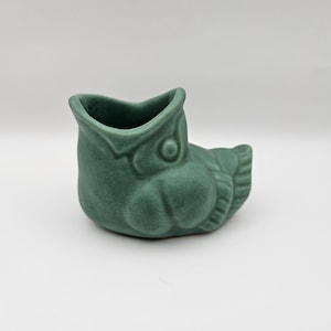 Broadmoor Art Pottery Grön öppen mun fågelplanter eller vas - matt finish
