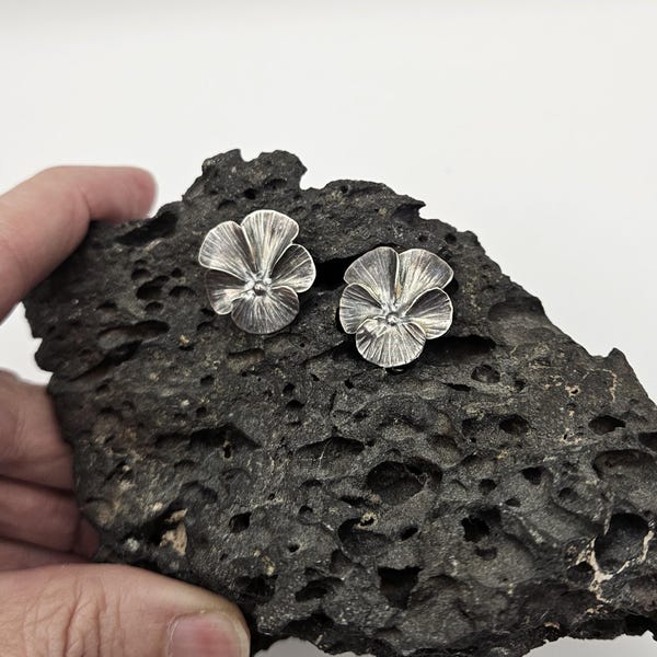 Stuart Nye Sterling Silver Pansy Clip-On Earrings – Hand Wrought Vintage Pin