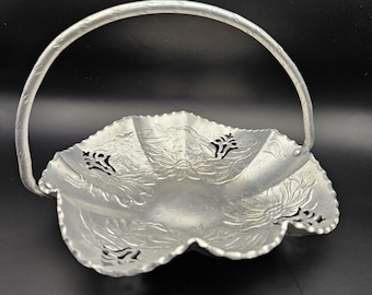Cesta de aluminio forjado a mano de Farber & Shlevin - Mediados del siglo XX