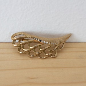 Vintage 1970s Gold Plate Feather Brooch