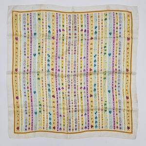 Foulard carré rayé Echo décoré de feuilles - orange, vert, rose, bleu et jaune - 26 pouces par 27 pouces