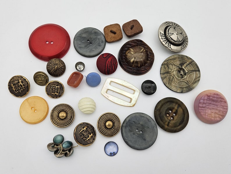 Large Box of Dozens of Vintage Buttons - Etsy