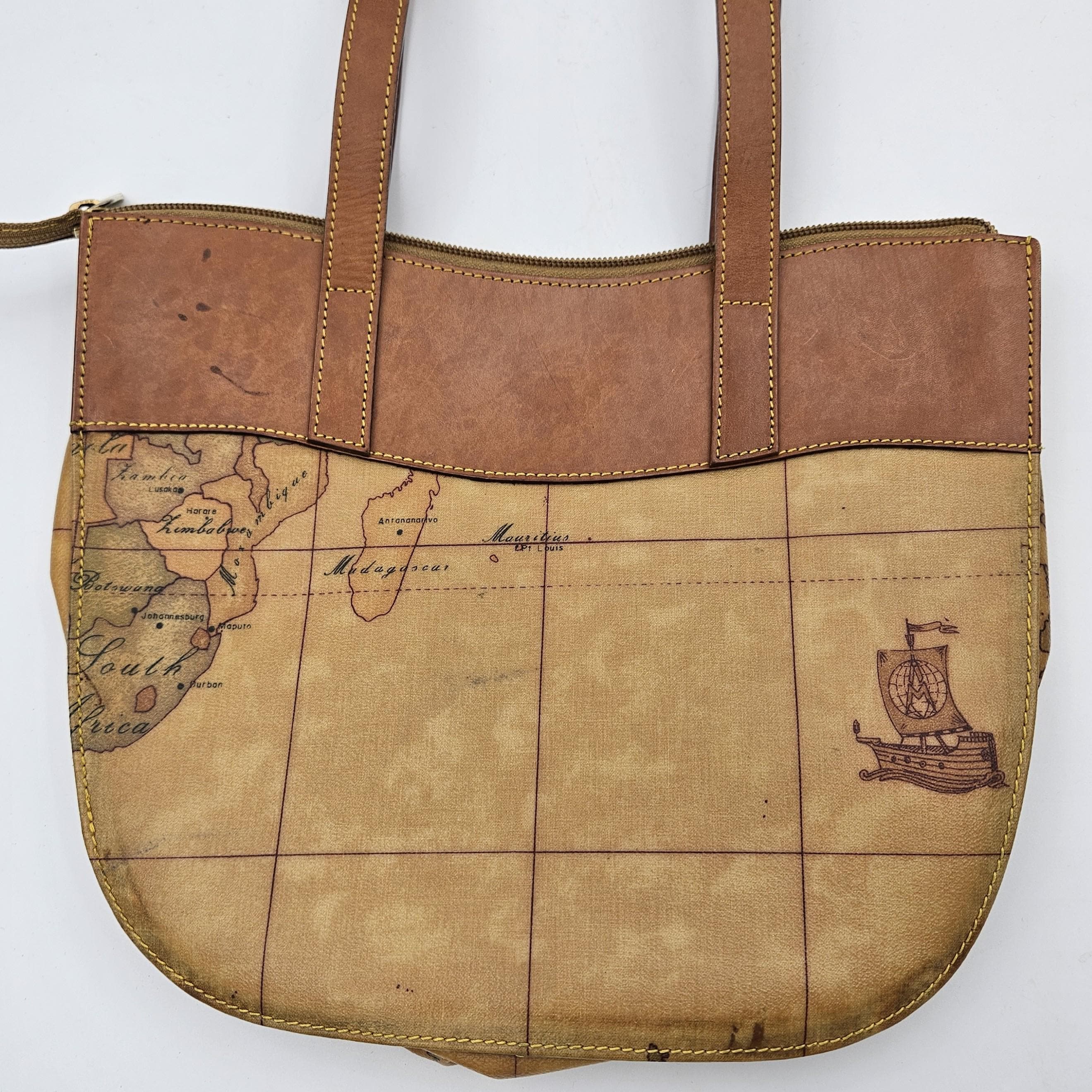 Alviero Martini 1A Classe (prima Classe) Geo Shoulder Bag - Coated 