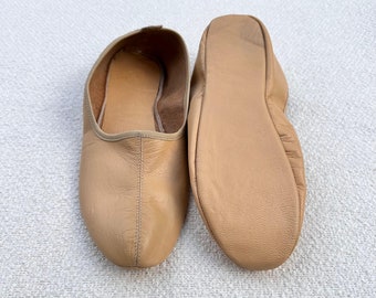 Chaussures Tawaf beiges en cuir véritable en taille homme, pantoufles en cuir, chaussures maison, pantoufles maison avec semelle intérieure en cuir, chaussures de mise à la terre