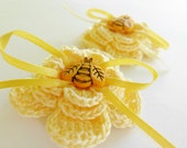 Set of 2 snap clip yellow crochet hair flower with bee - and ribbon