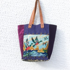 Recycelte Vintage Tasche/ Einkaufstasche aus Vintage-Stoff/ Denim und Vintage Stickerei/ Kombination aus Vintage-Stoffen/ Einzigartiges Design – IreneED54