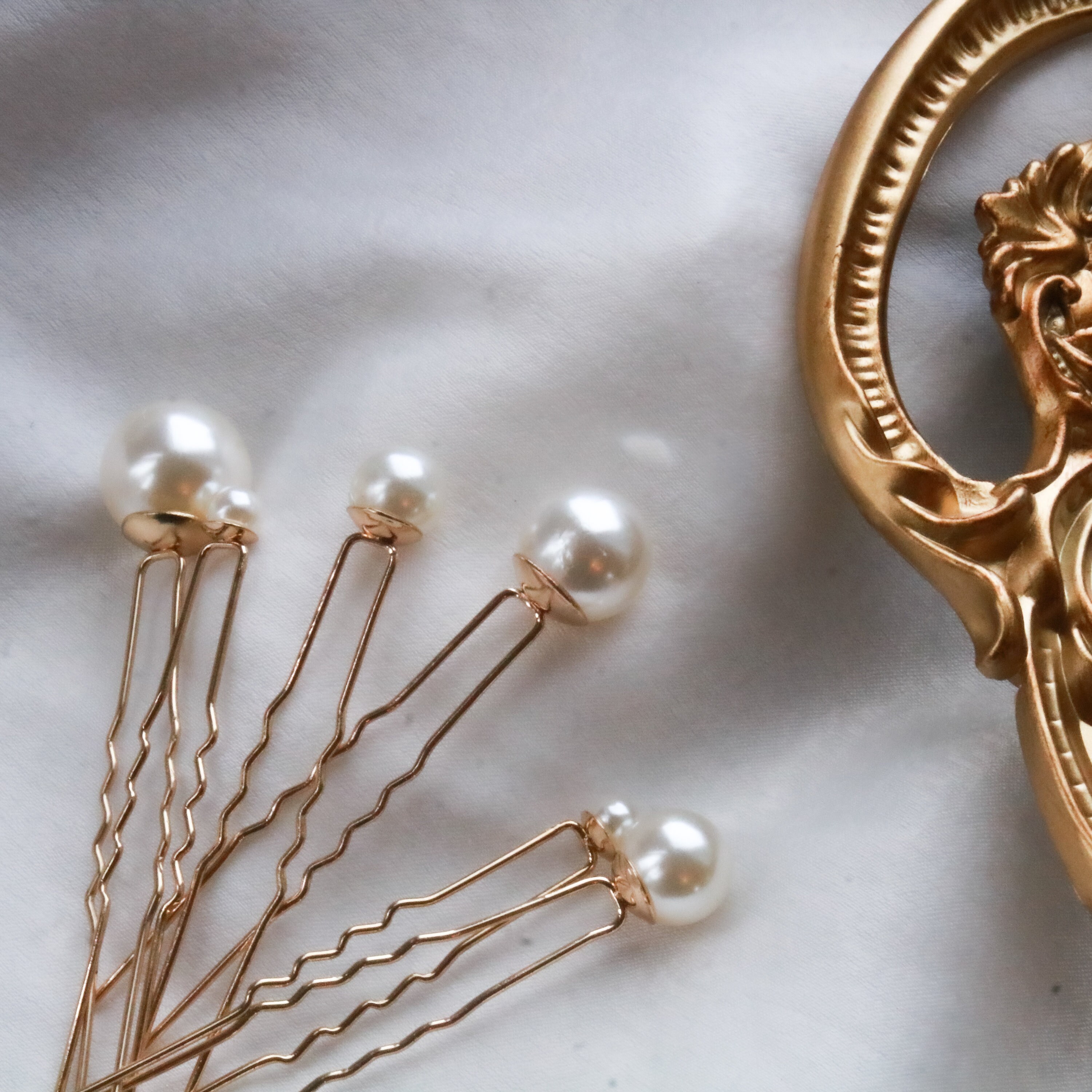 Pearl Bridal Hair Pins: Gold Wedding Hair Accessories - Set  display picture 2