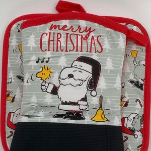 Peanuts - Santa Snoopy Clang Clang Oven Mitt and Pot Holder Set