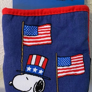 Peanuts - Patriotic Snoopy and Woodstock Mini Oven Mitts