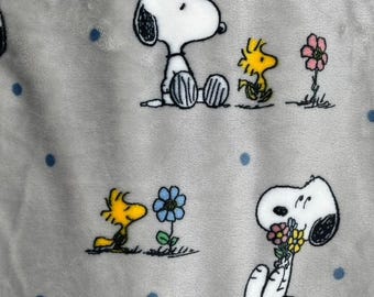 Peanuts - Snoopy and Woodstock Spring Plush Throw 60”X70