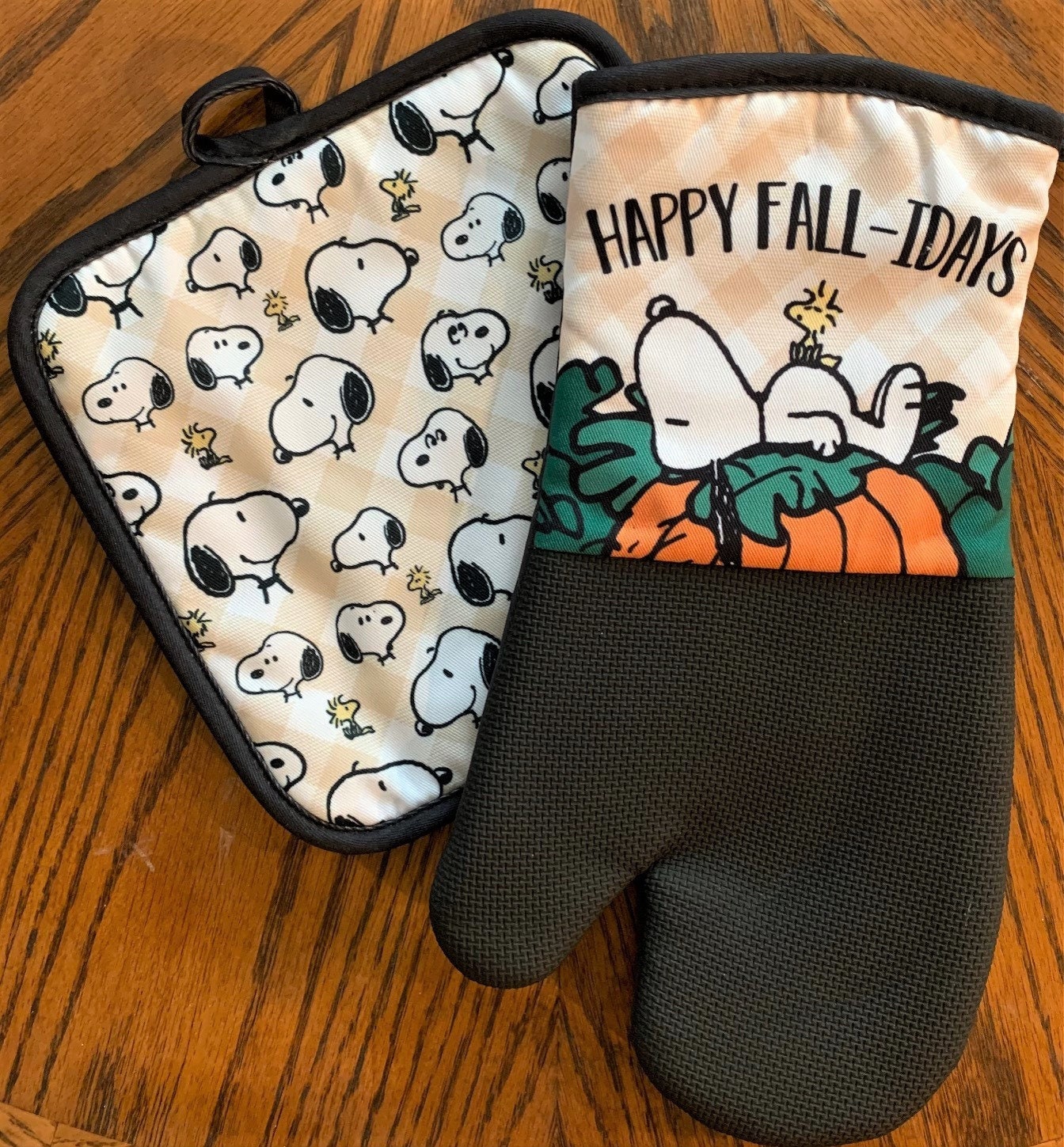 New Snoopy Halloween Scary Official Peanuts Oversized Oven Mitt