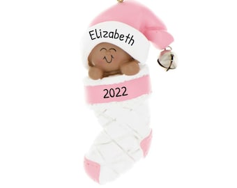 Zwart babyornament, Afrikaans-Amerikaans babyornament, baby's eerste kerstornament, pasgeboren aandenken, ornament babyjongen, boomdecoratie
