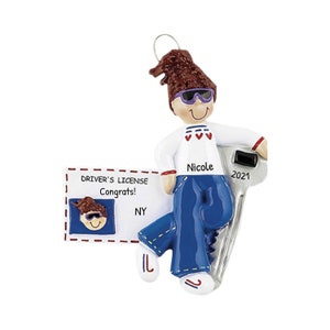 Gepersonaliseerd nieuw bestuurdersornament 2023 - rijbewijs kerstornament 2023 - rijbewijs brunette meisje - gratis aanpassing
