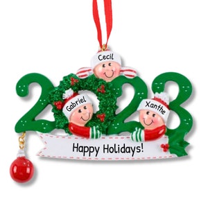 Adorno navideño familiar personalizado 2023 - Adornos familiares 2023 Familia de 3 adornos 2023 - Personalización gratuita con caja de regalo