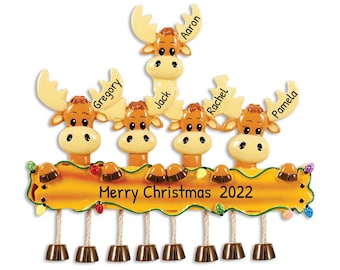 Personalisierte Familie Elch Ornament 2024, 5-köpfige Familie Elch Ornament, Hirsch Familie Geschenk, süße Familie Ornament, Strumpf Stuffer, hängendes Geschenk