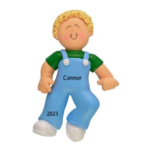 Gepersonaliseerde peuterkerstversiering 2023 - babyornament blonde jongen baby's eerste stapjes ornamenten - gratis aanpassing